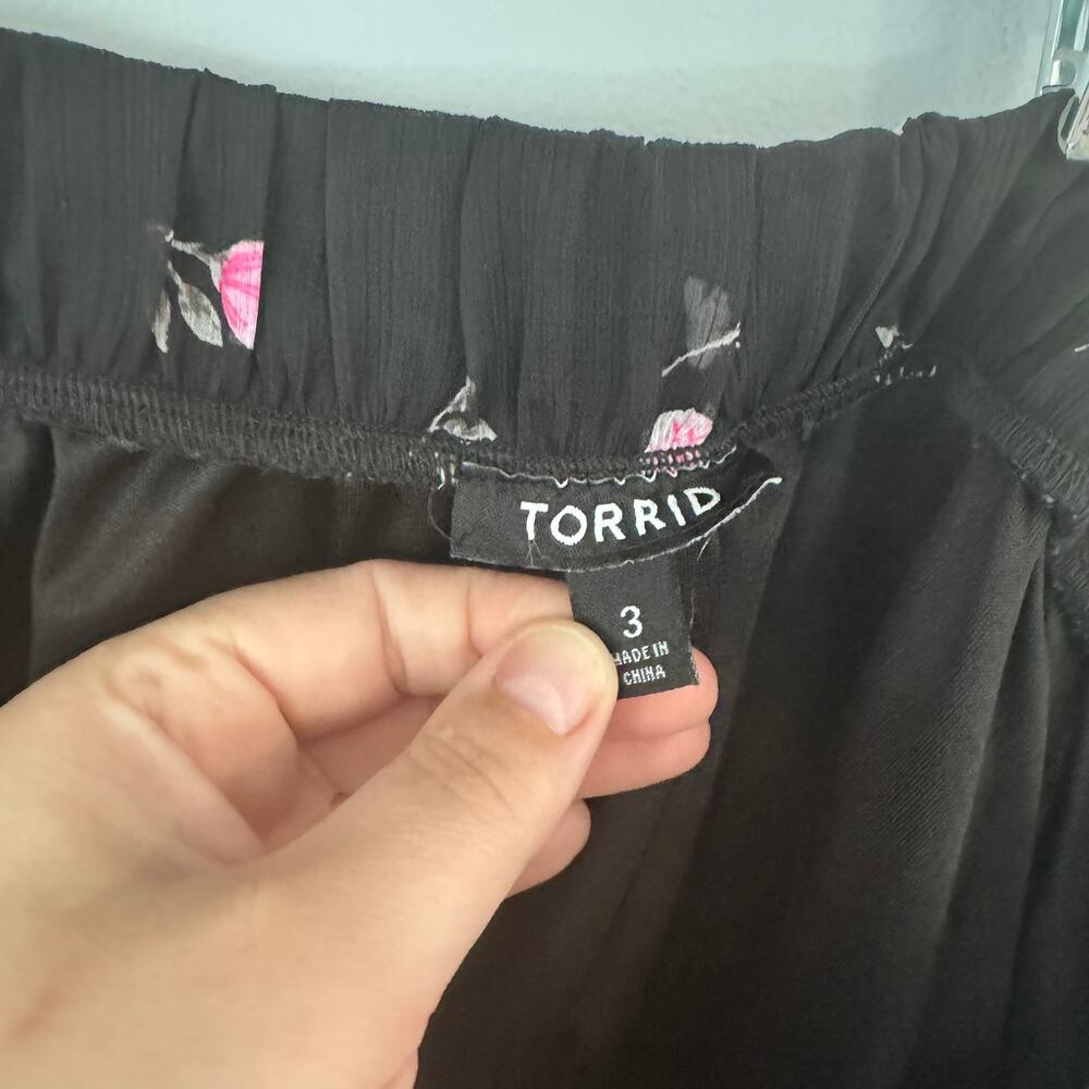 Torrid Black & Floral Lace Trim Pull On Skirt Women's Plus Size 3X Lined Elastic - Picture 4 of 7